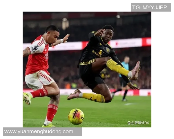 曼联与阿森纳激战正酣球场内外群殴事件引发热议