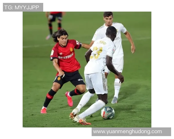 罗比尼奥与梅西的巅峰对决谁才是足球场上的真正天才