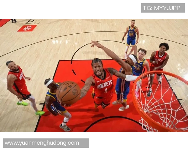 火箭队与国王队激战正酣NBA赛季精彩对决引发球迷热议