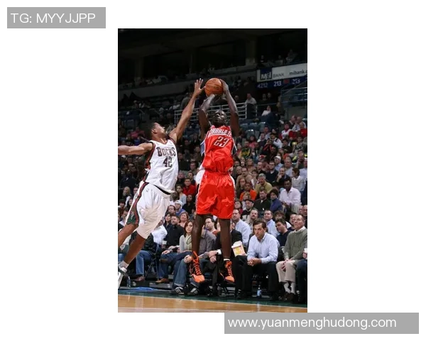 雄鹿与山猫对决易建联展现中国篮球风采与实力